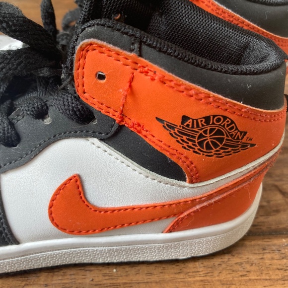 Nike Air Jordan Youth sz 1 Shattered Backboard Orange/Black Hightops - Picture 7 of 11